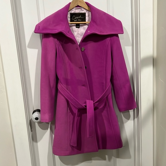 I inherited nearly 1k clothing items that are like new or never been worn. - Picture 1 of 4